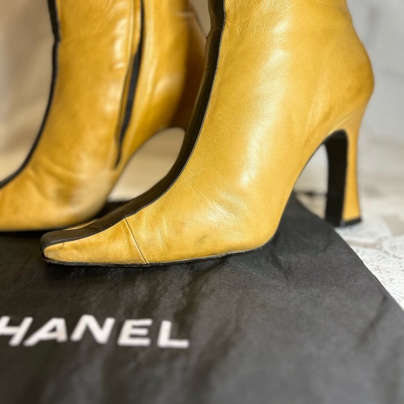 Chanel vintage high heels boots lambskin leather circa 1960 hand made in France - Picture 3 of 14